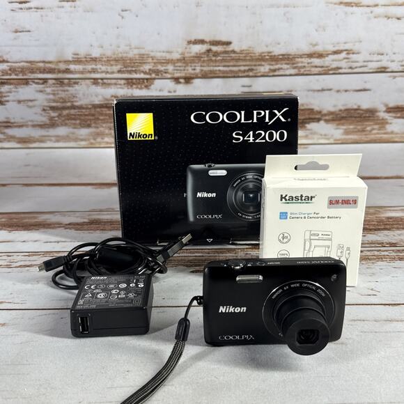 Nikon Coolpix S4200 16MP Touch Screen Digital Camera Bundle Black Tested - Picture 1 of 9